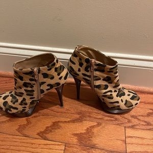 Leopard heels size 7.5 slightly worn